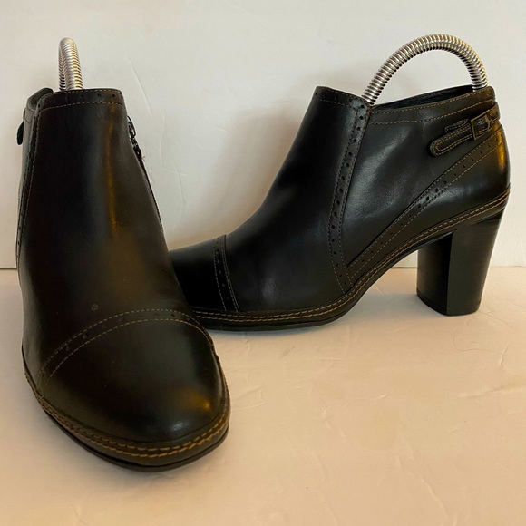 Clarks Artisan Shoes - Clarks Artisan Black Leather Inner Zip Back Buckle Sz 7M